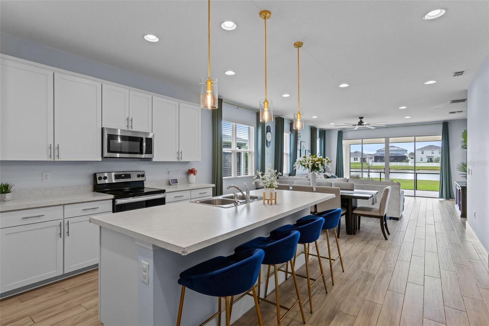 208 SUMMERSHORE DRIVE