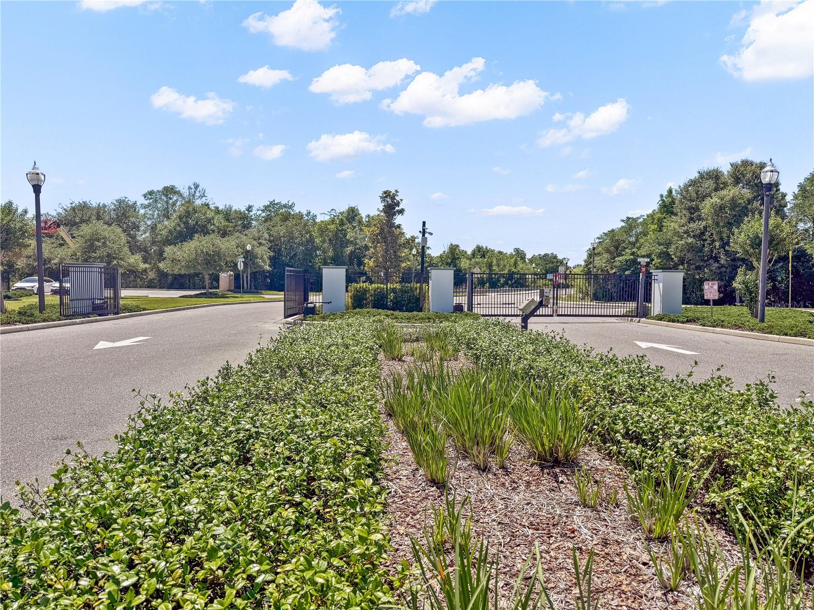 WILLOW SQUARE TWNHMS - Residential