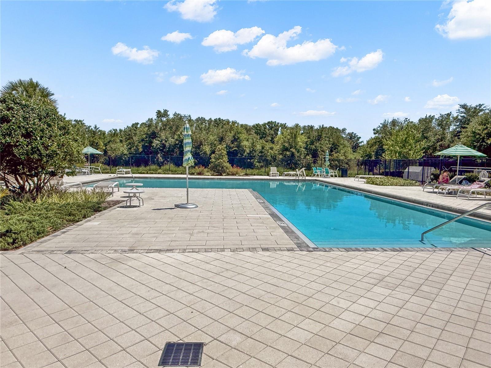 WILLOW SQUARE TWNHMS - Residential