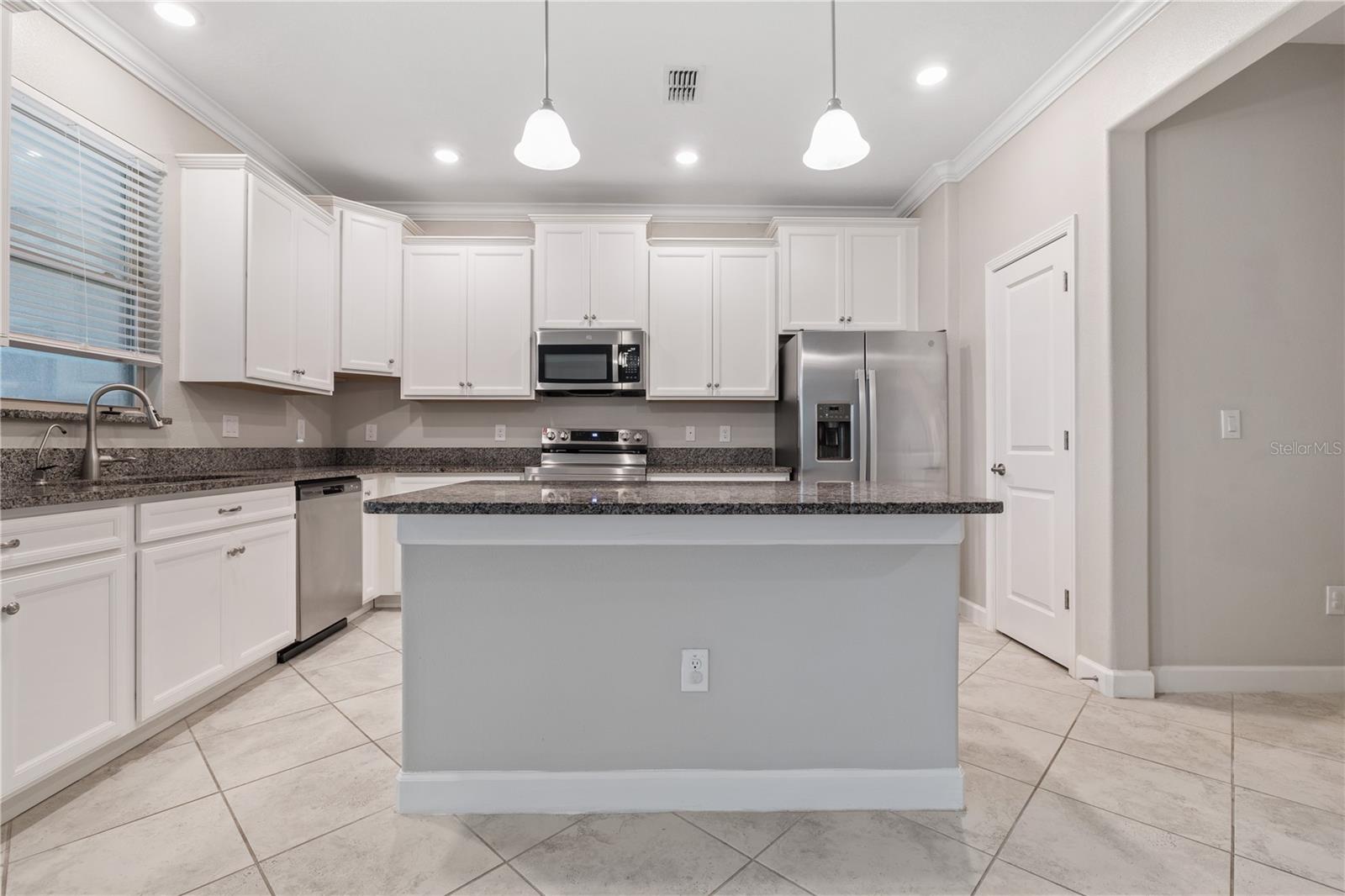 WILLOW SQUARE TWNHMS - Residential