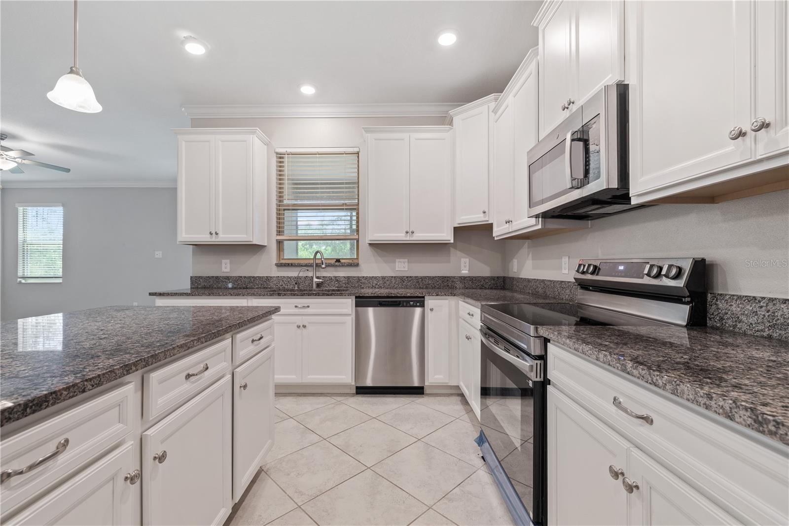 WILLOW SQUARE TWNHMS - Residential