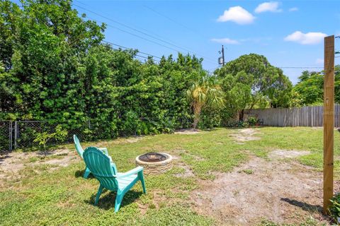 A home in SEMINOLE