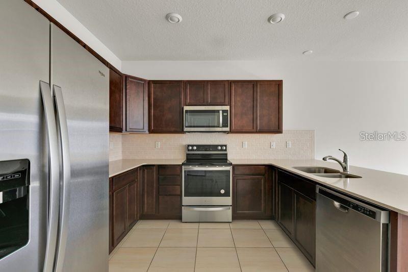 ISLES/LK NONA PH 3B - Residential Lease