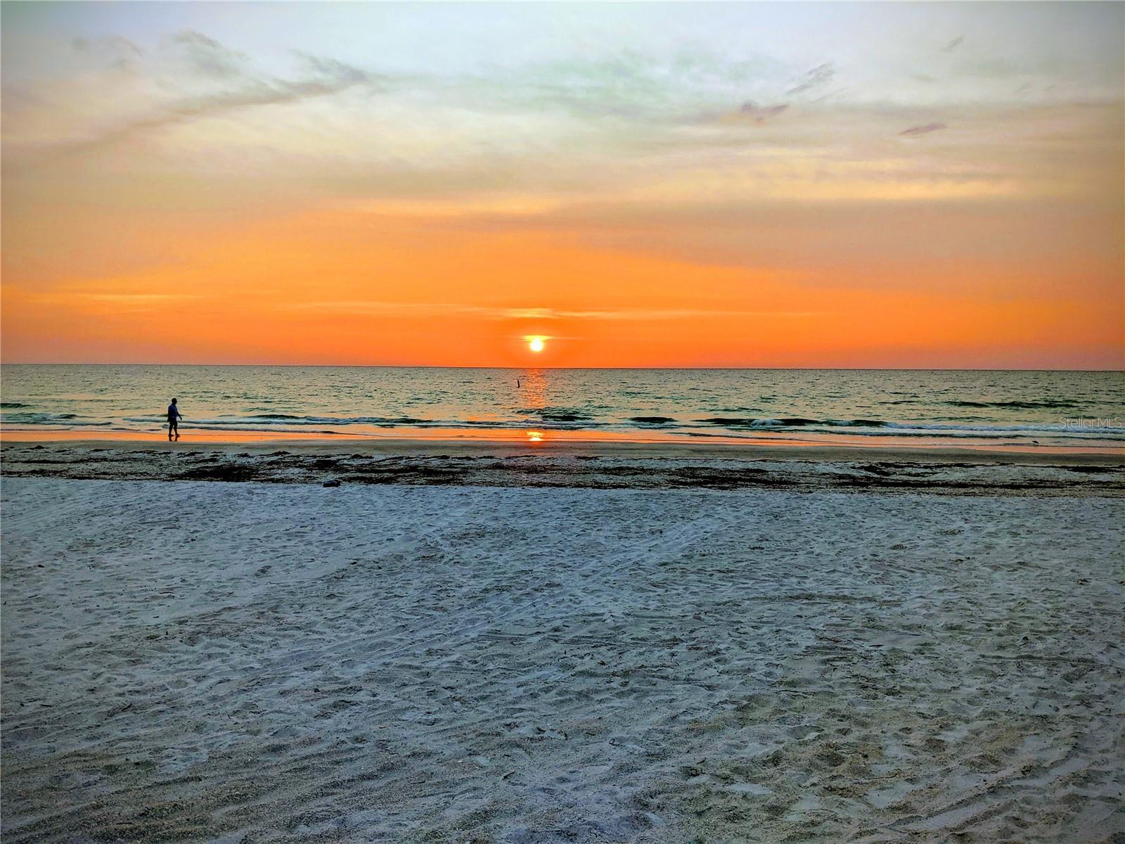 LA HACIENDA CONDO - Residential