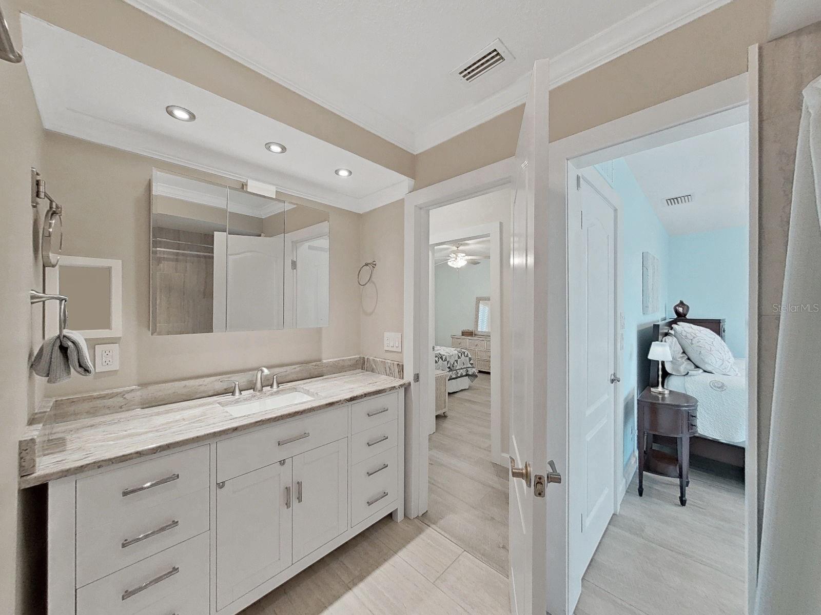 LA HACIENDA CONDO - Residential