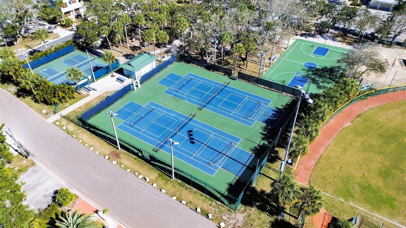 LA HACIENDA CONDO - Residential