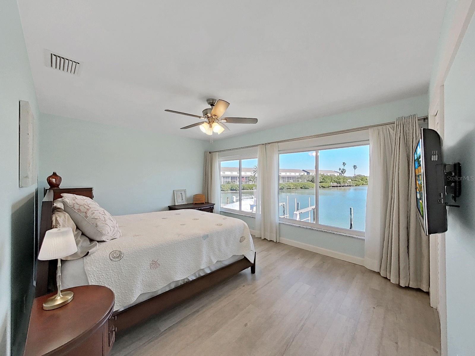 LA HACIENDA CONDO - Residential