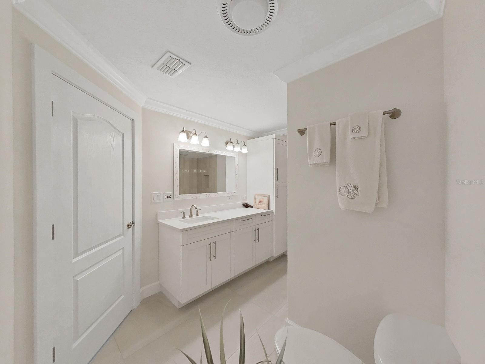 LA HACIENDA CONDO - Residential