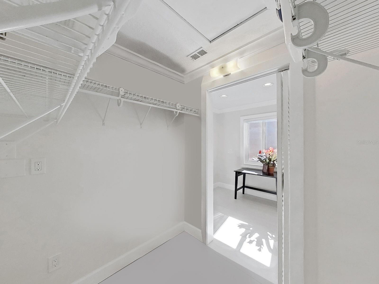 LA HACIENDA CONDO - Residential