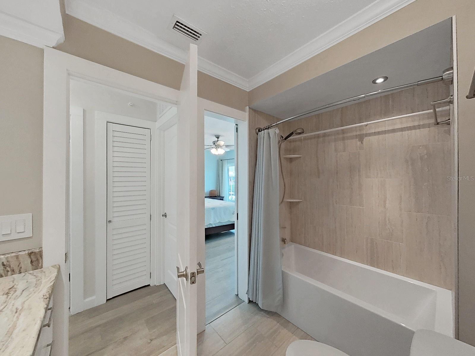 LA HACIENDA CONDO - Residential