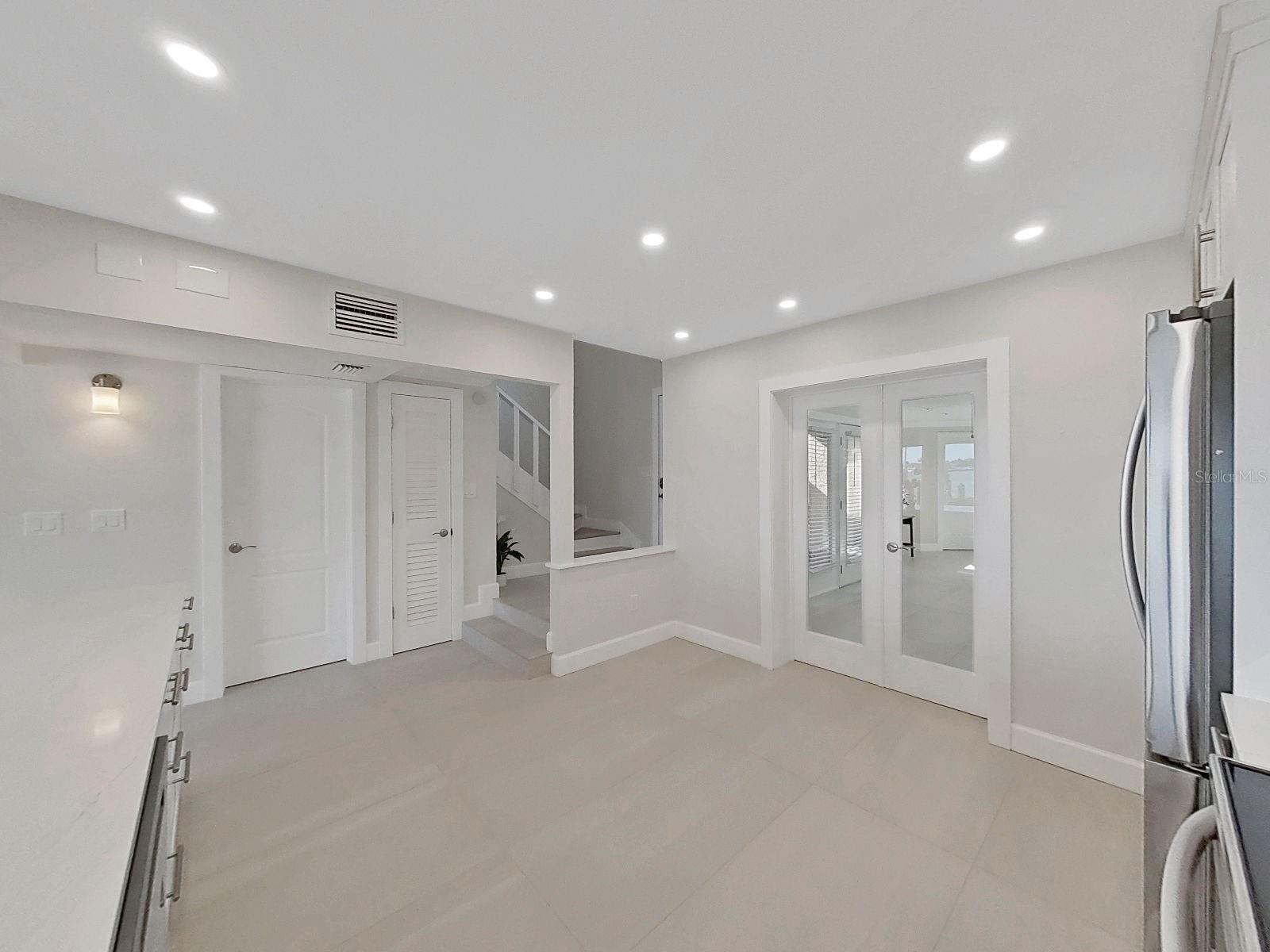 LA HACIENDA CONDO - Residential