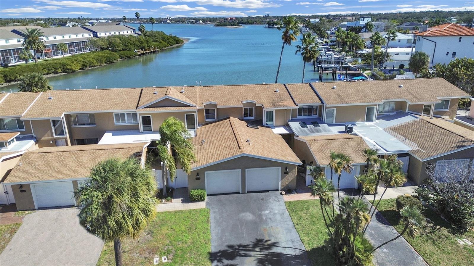 LA HACIENDA CONDO - Residential