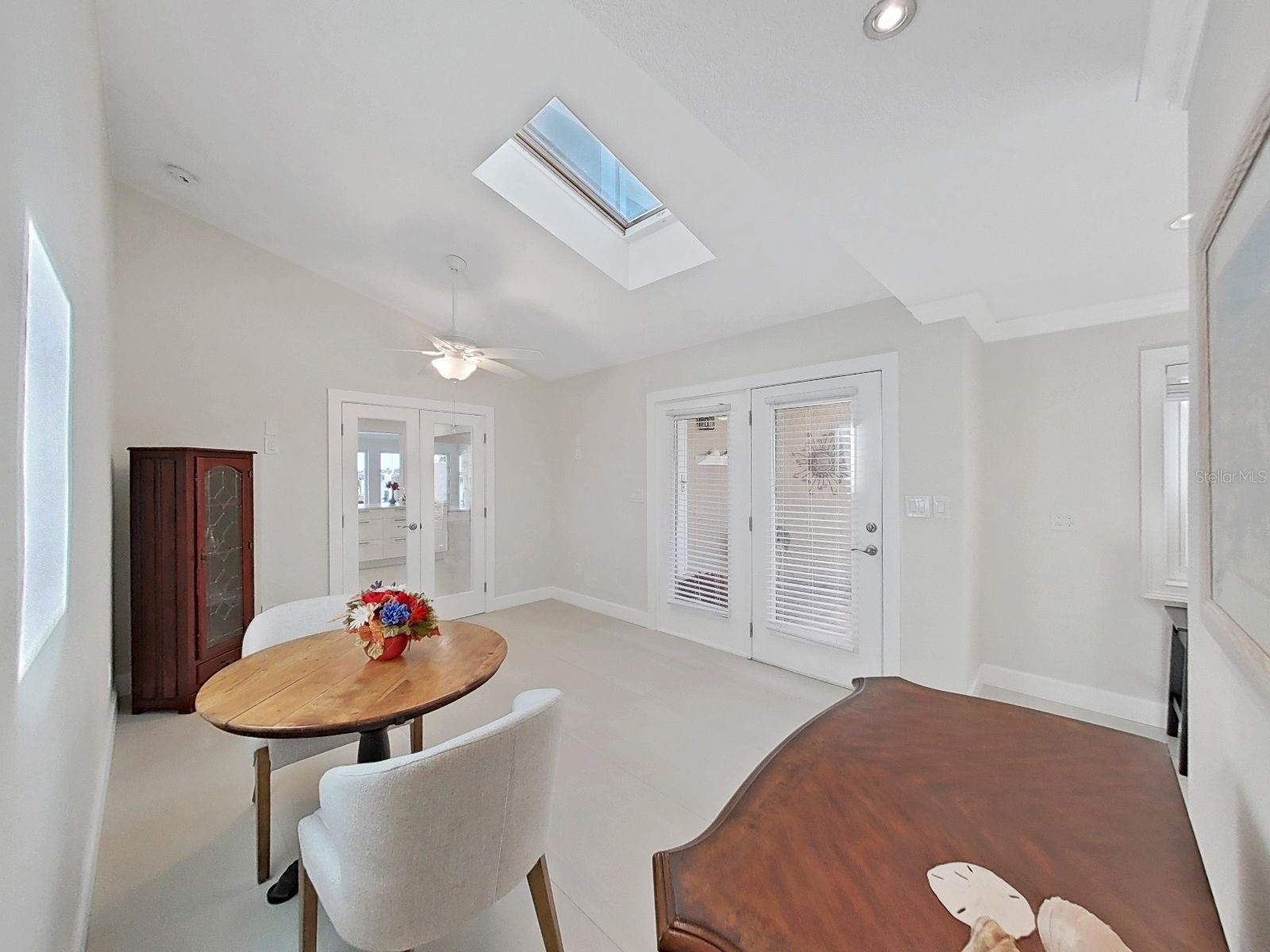 LA HACIENDA CONDO - Residential