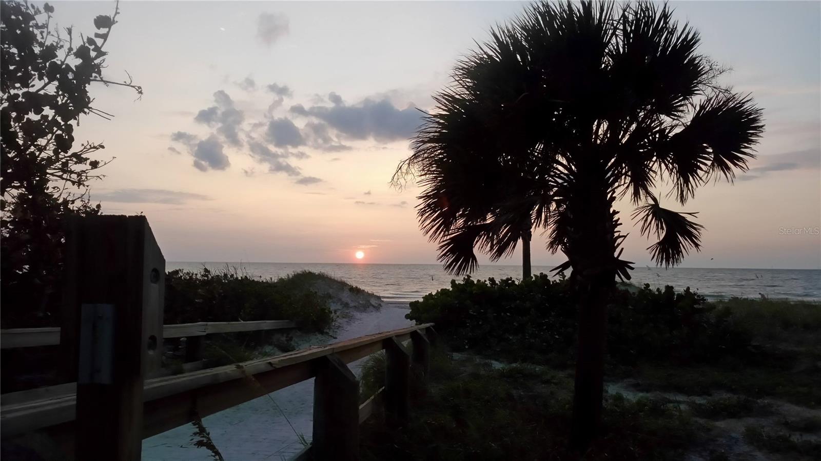 LA HACIENDA CONDO - Residential