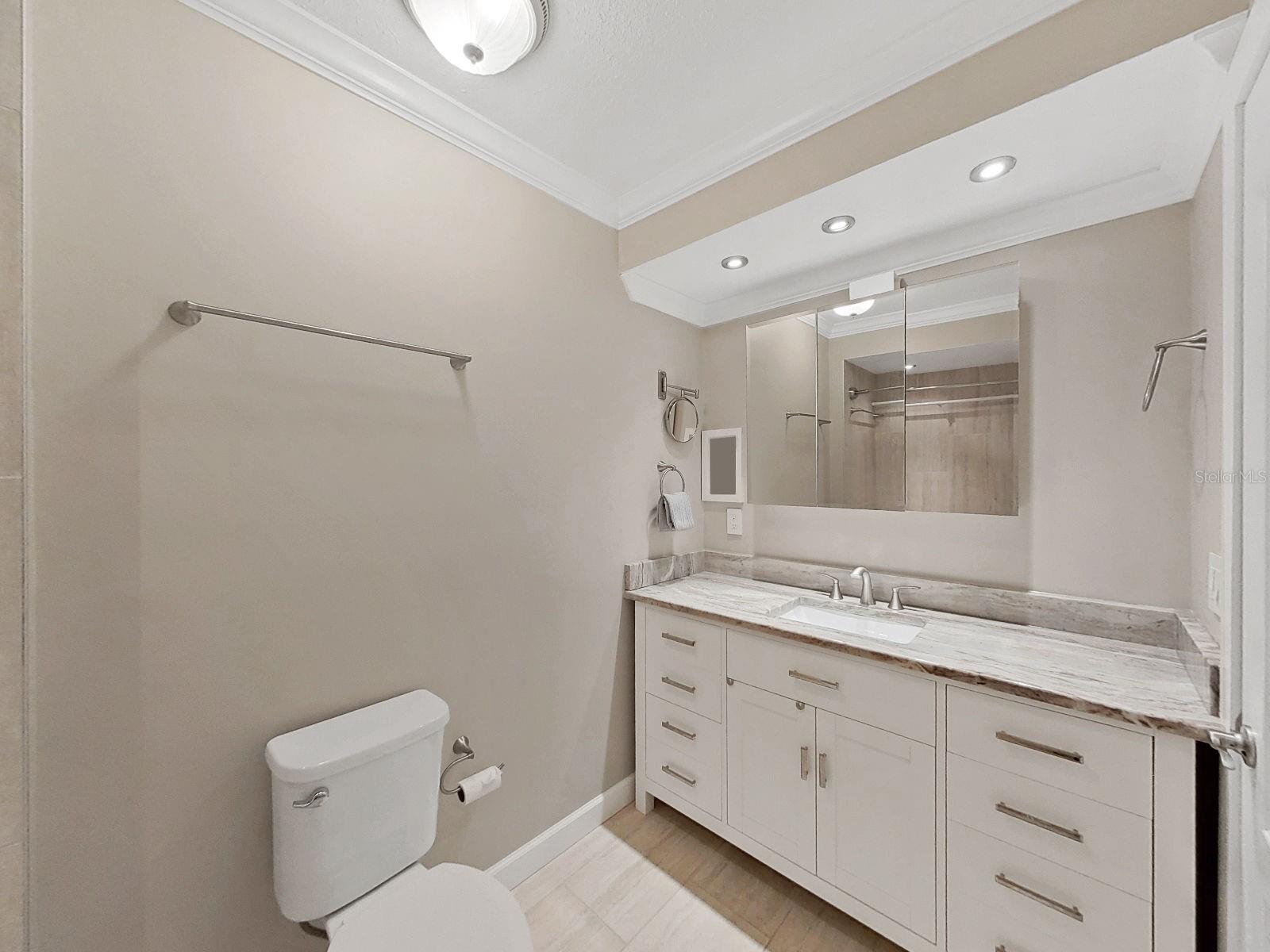 LA HACIENDA CONDO - Residential