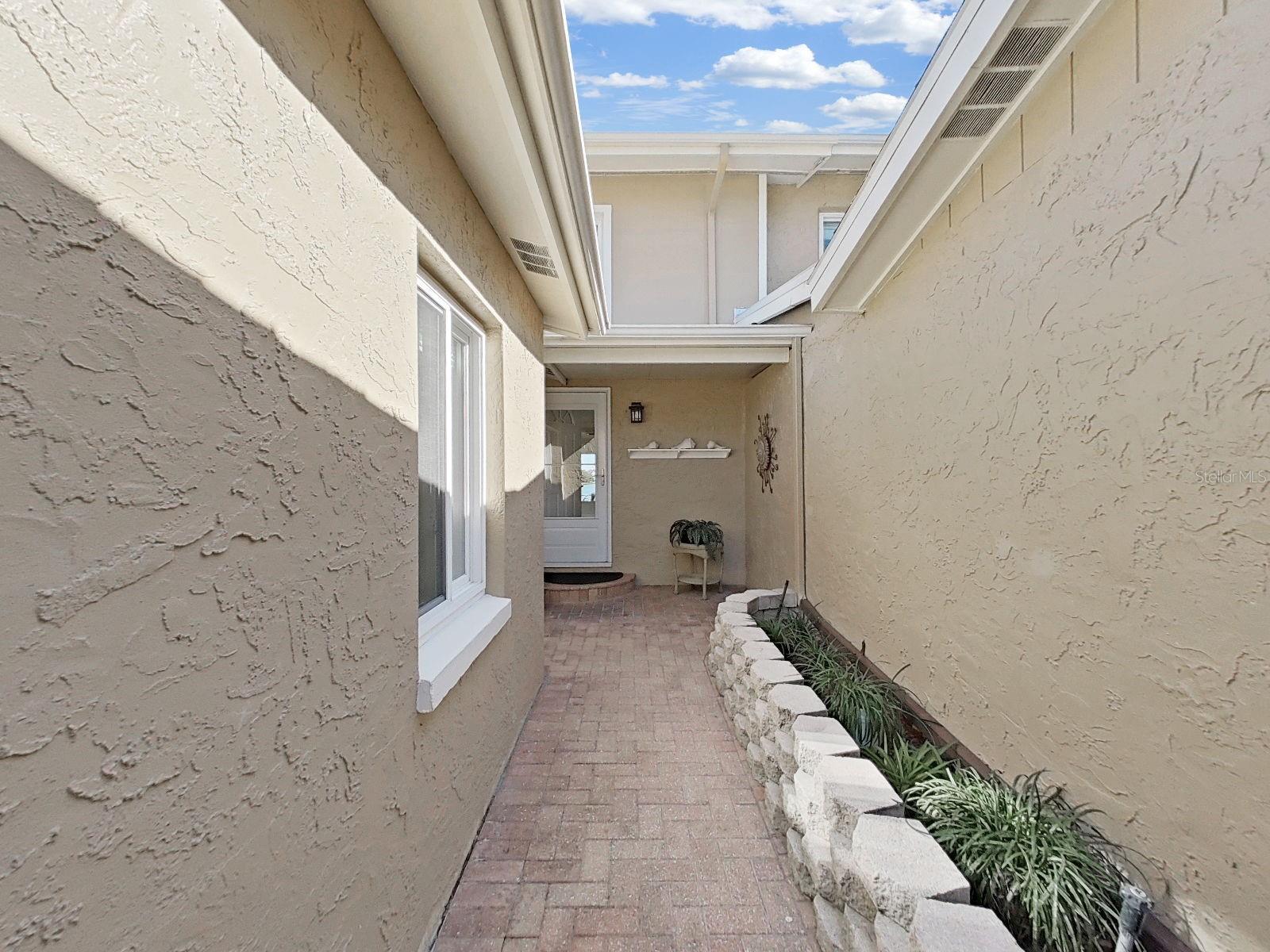 LA HACIENDA CONDO - Residential