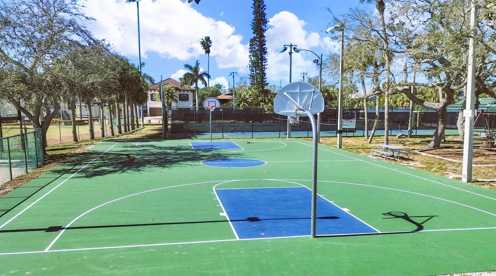 LA HACIENDA CONDO - Residential