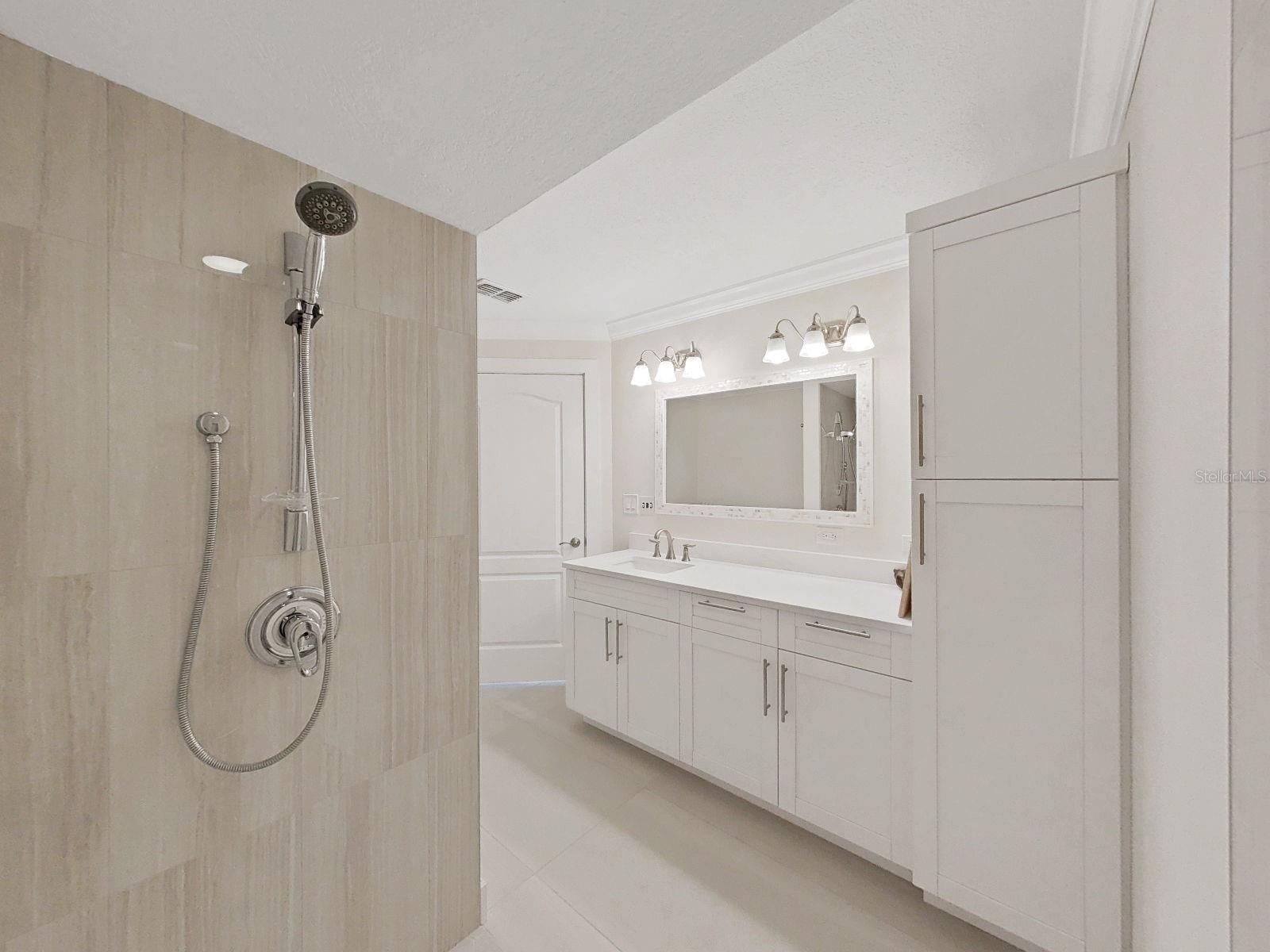 LA HACIENDA CONDO - Residential