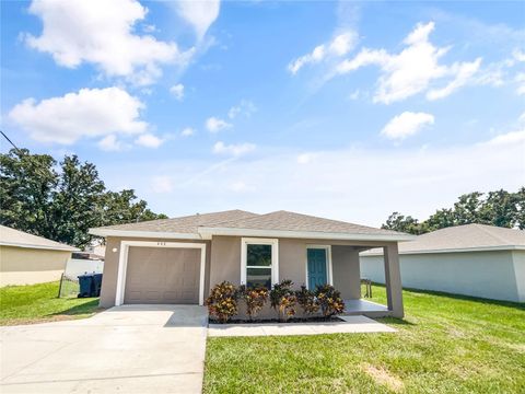 A home in AUBURNDALE