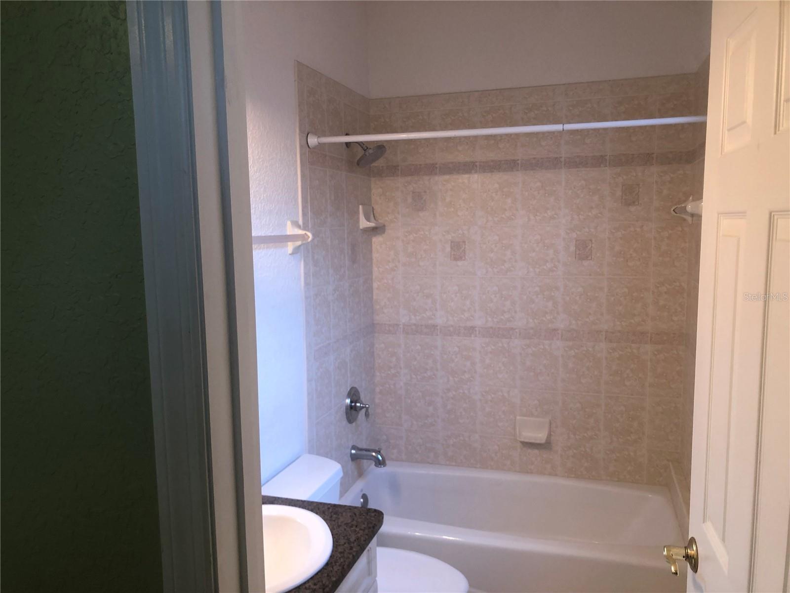 ENTRADA CONDO - Residential Lease