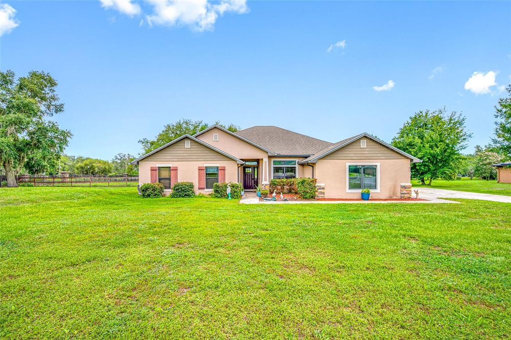 Photo of 14311 Hill Country Lane, Dade City, FL 33525 (MLS # TB8522598)