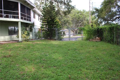 A home in SEMINOLE