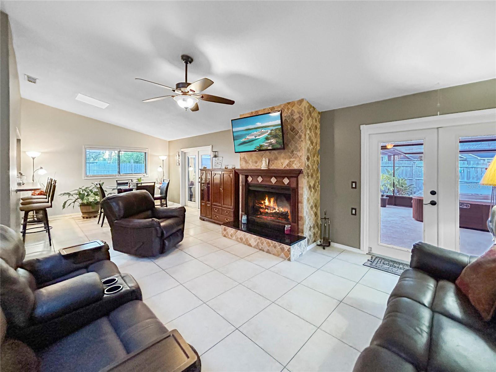 STERLING OAKS - Residential