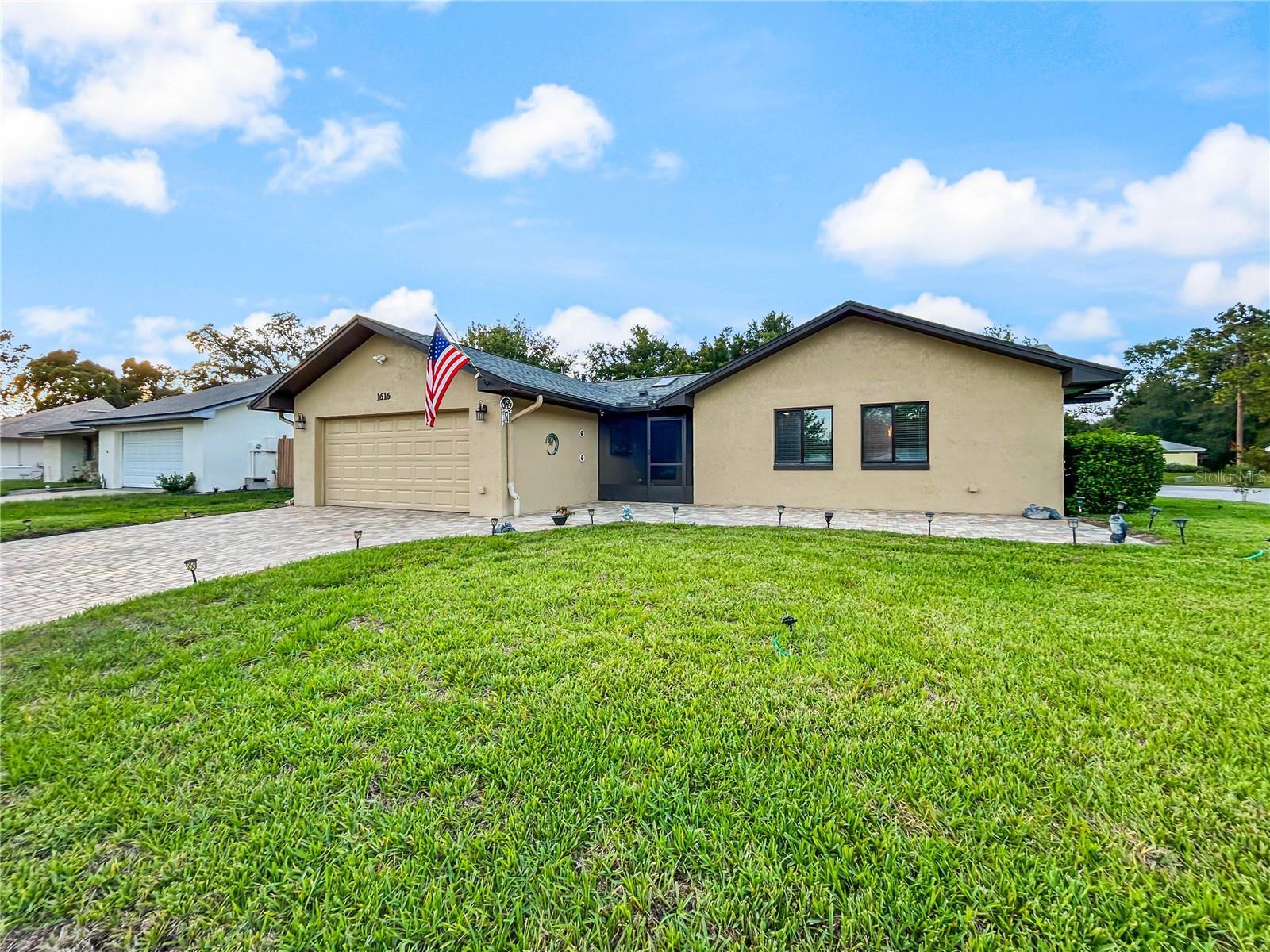 STERLING OAKS - Residential