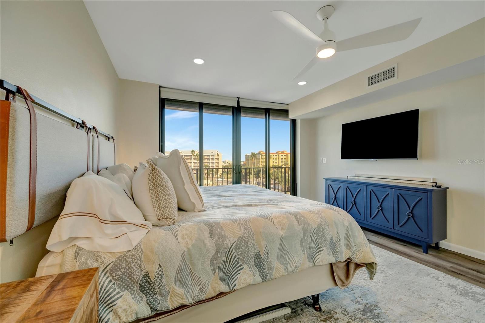 SEAMARK CONDO - Residential