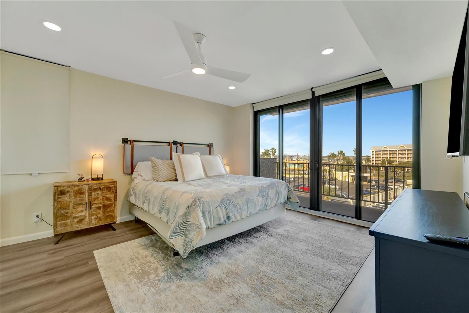 SEAMARK CONDO - Residential