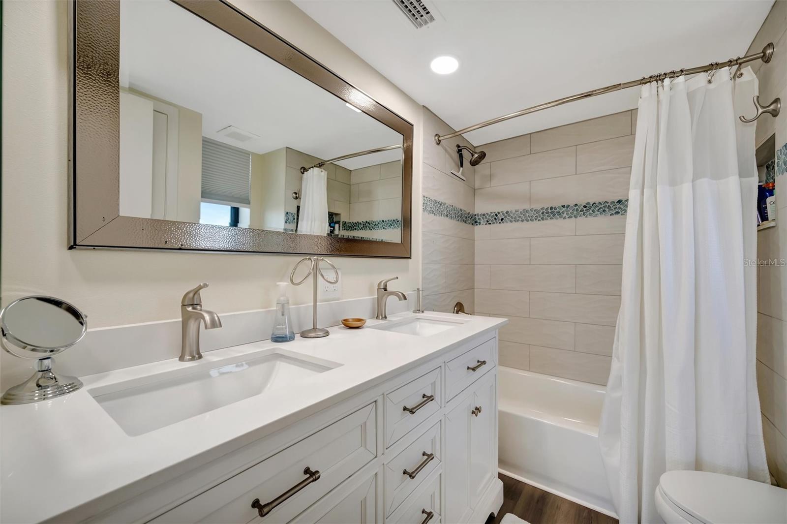 SEAMARK CONDO - Residential