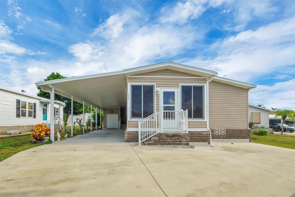 Photo of 231 Glenwood Drive, Lake Wales, FL 33898 (MLS # P4936818)