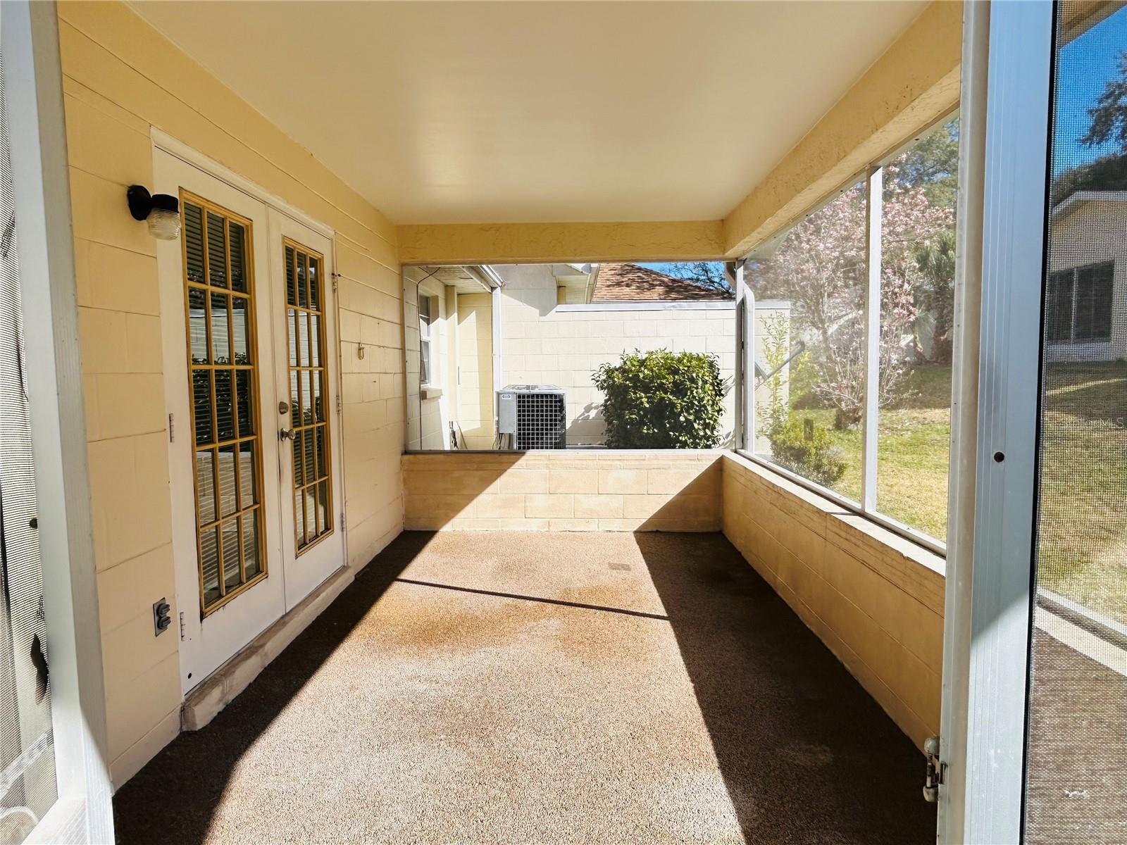 CIRCLE SQUARE WOODS - Residential