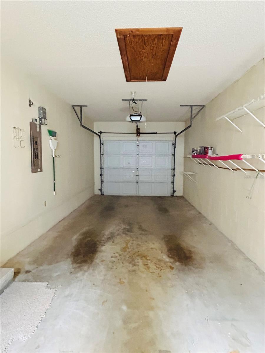 CIRCLE SQUARE WOODS - Residential