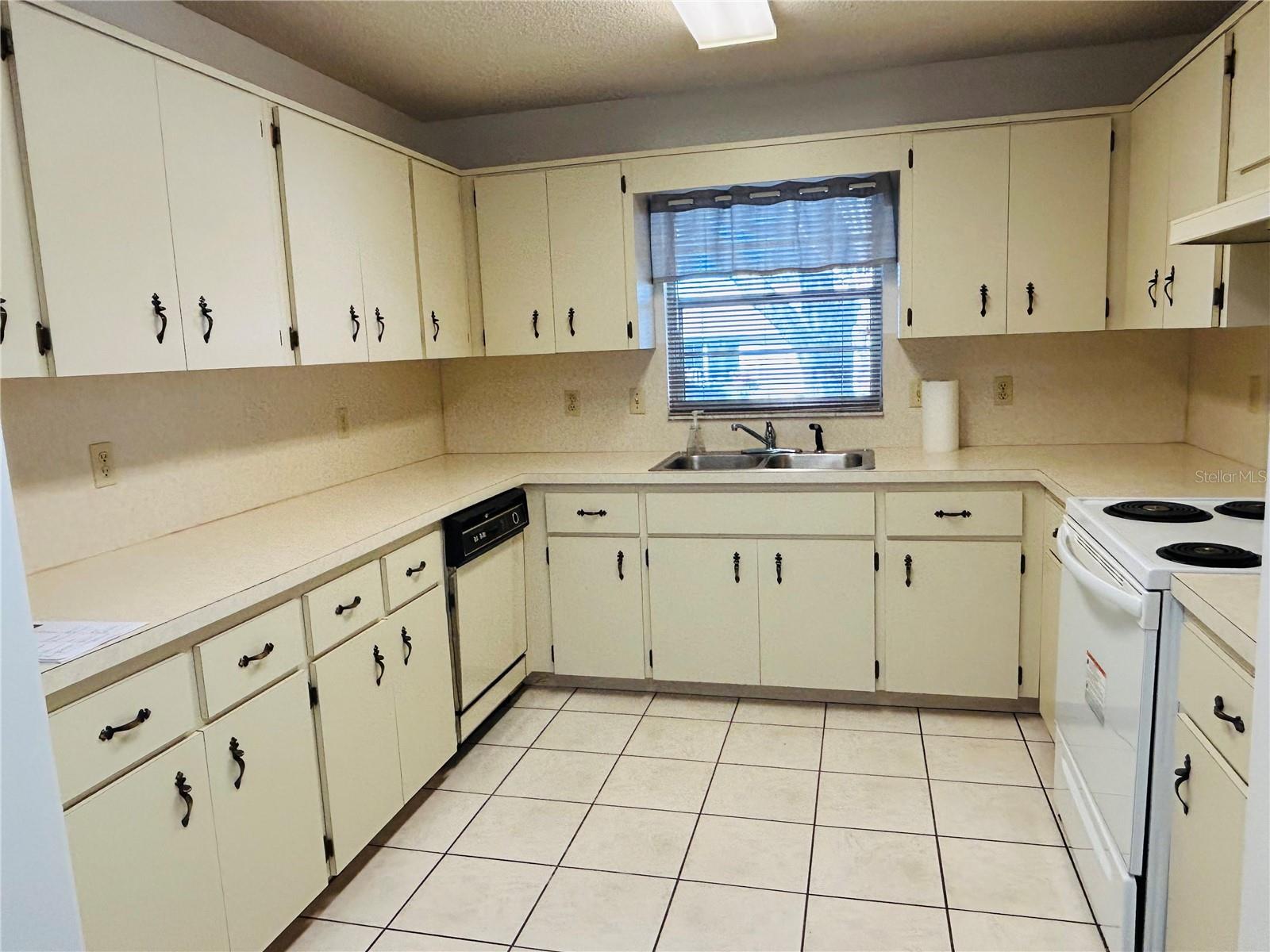 CIRCLE SQUARE WOODS - Residential