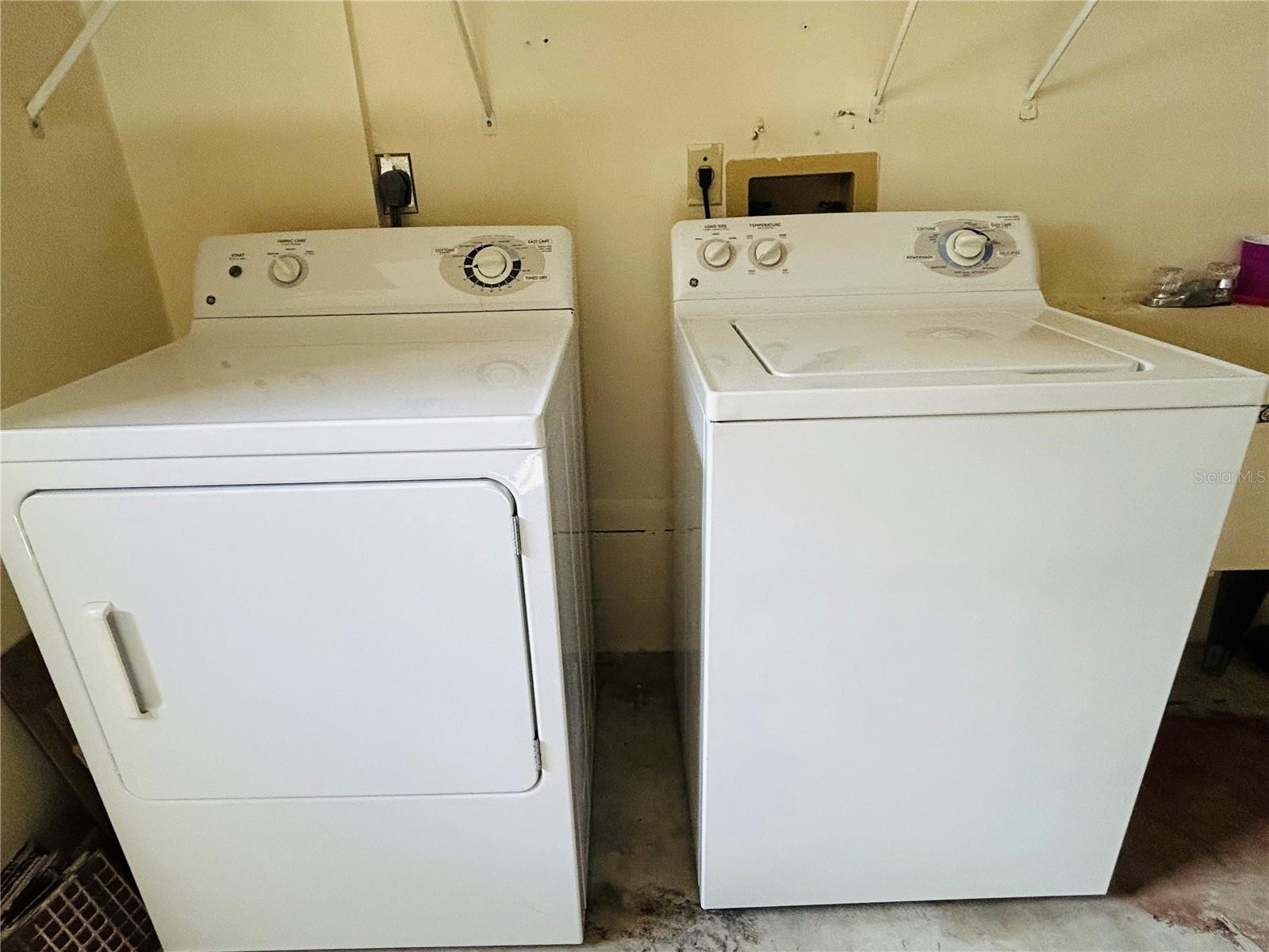 CIRCLE SQUARE WOODS - Residential