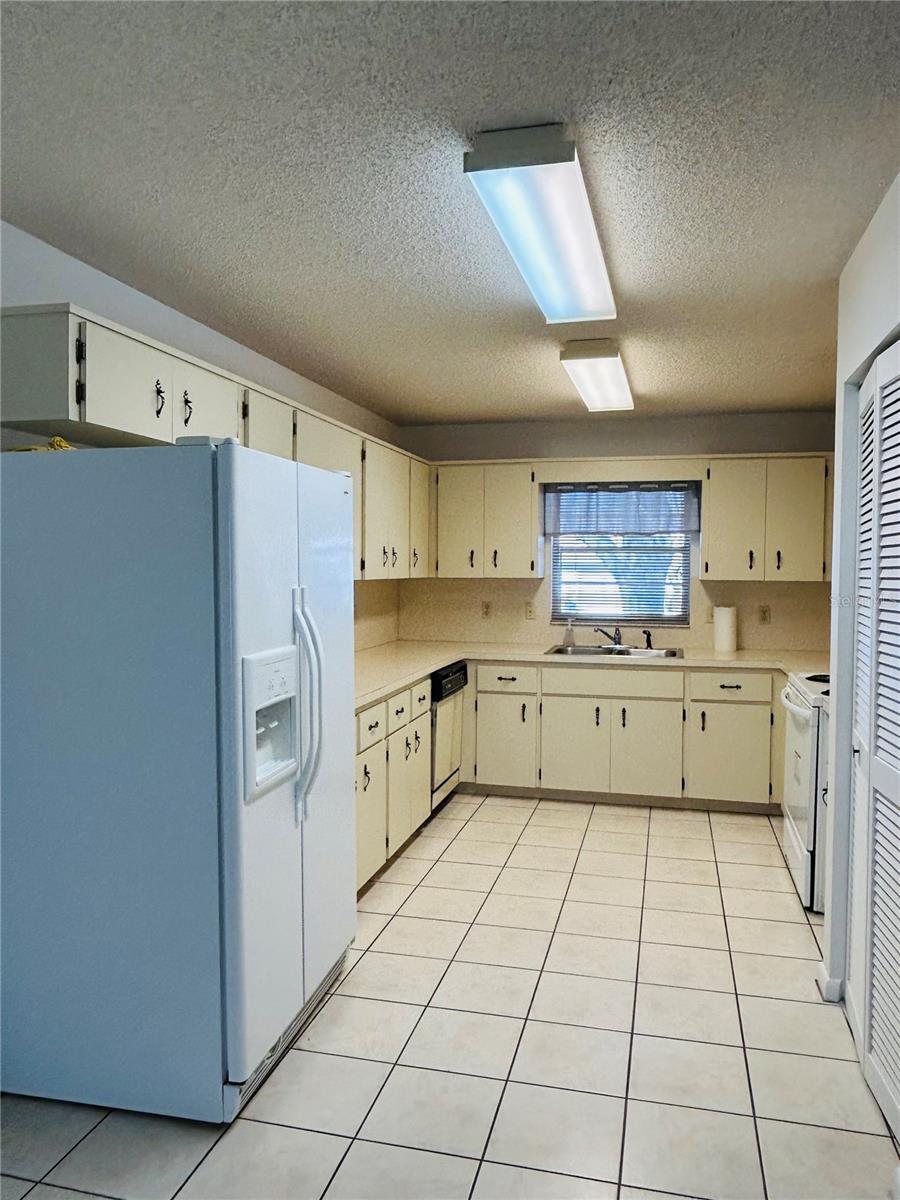 CIRCLE SQUARE WOODS - Residential