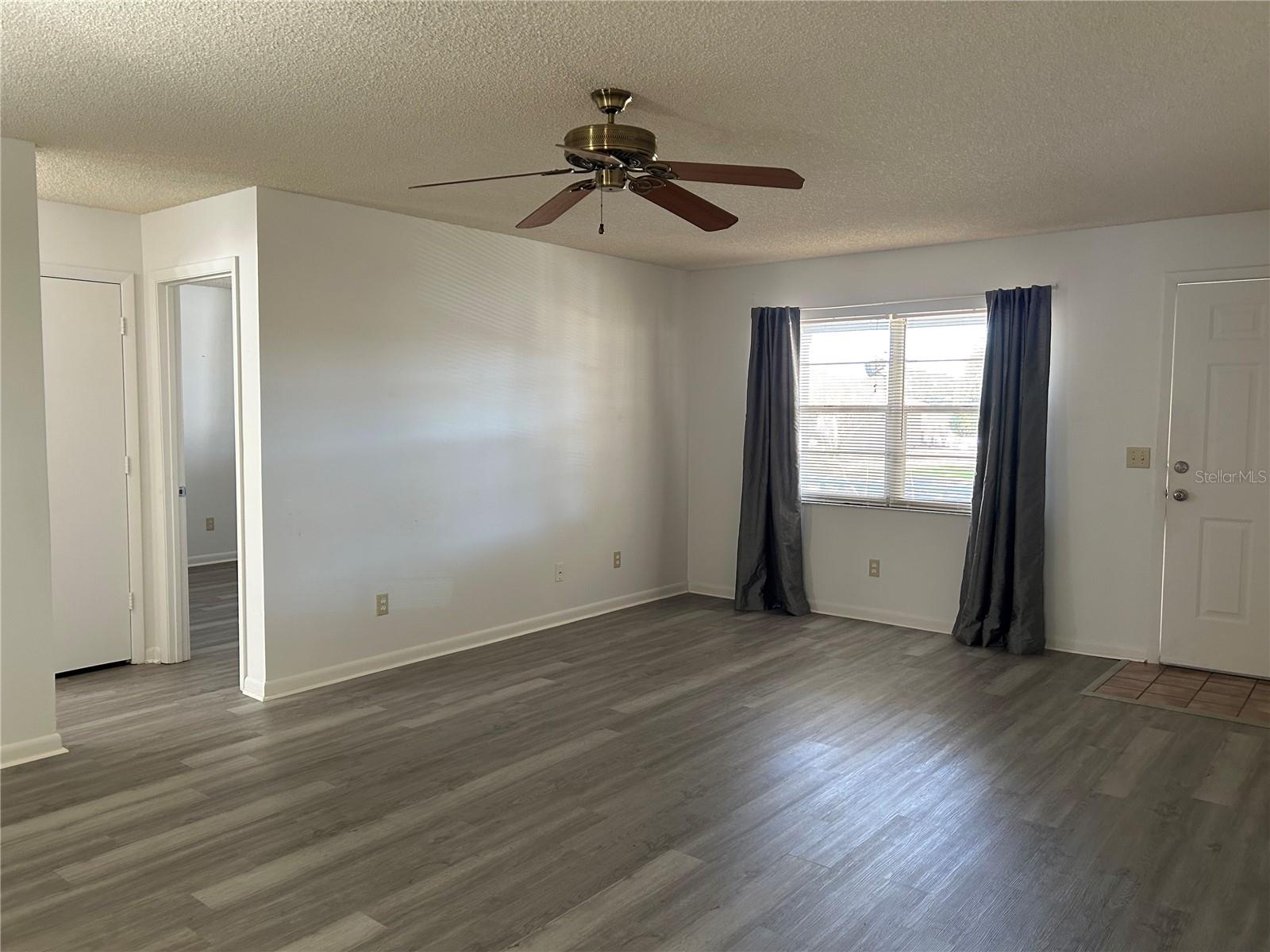 CIRCLE SQUARE WOODS - Residential