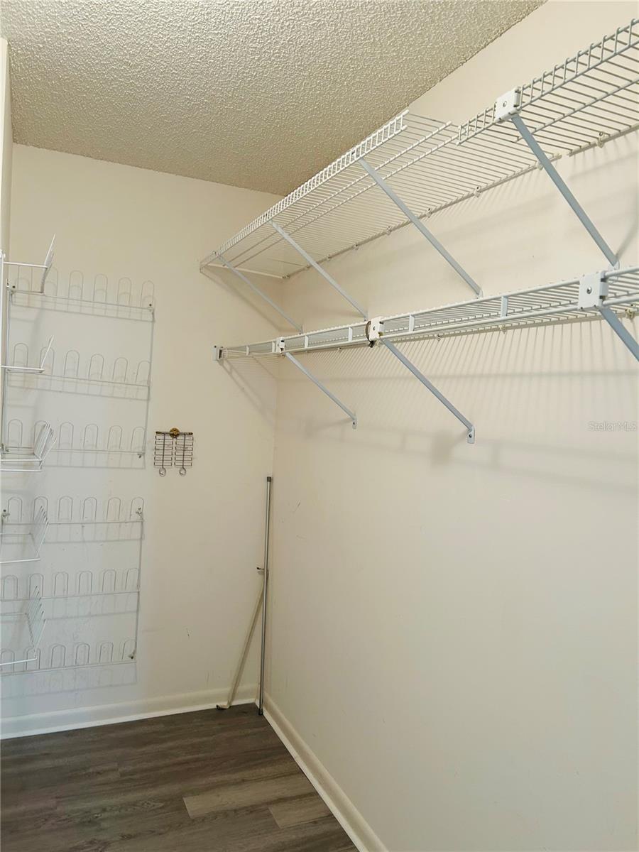 CIRCLE SQUARE WOODS - Residential