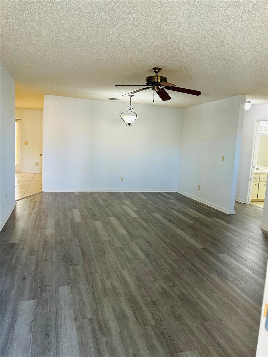 CIRCLE SQUARE WOODS - Residential