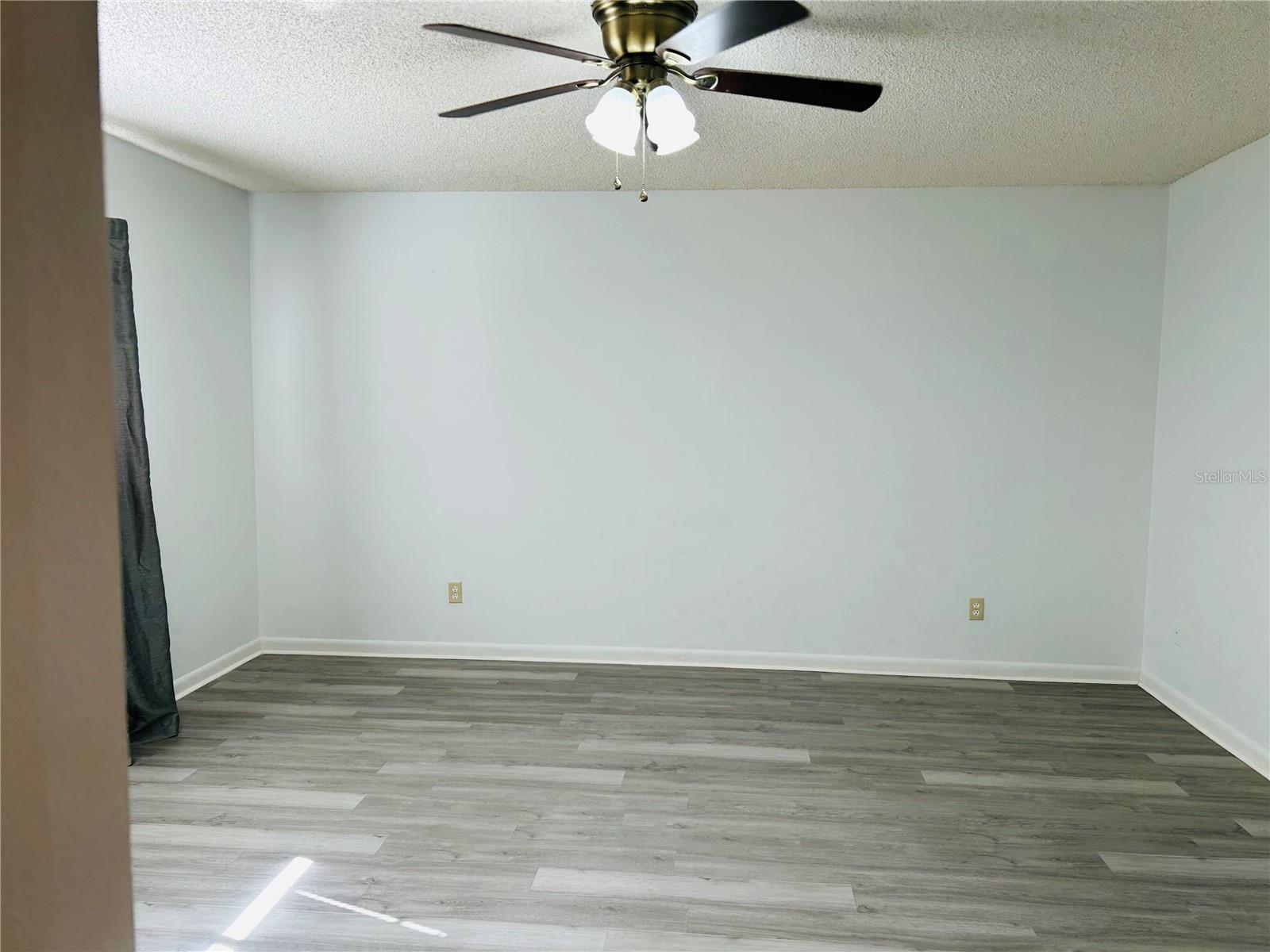 CIRCLE SQUARE WOODS - Residential