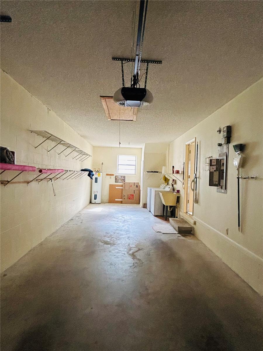 CIRCLE SQUARE WOODS - Residential