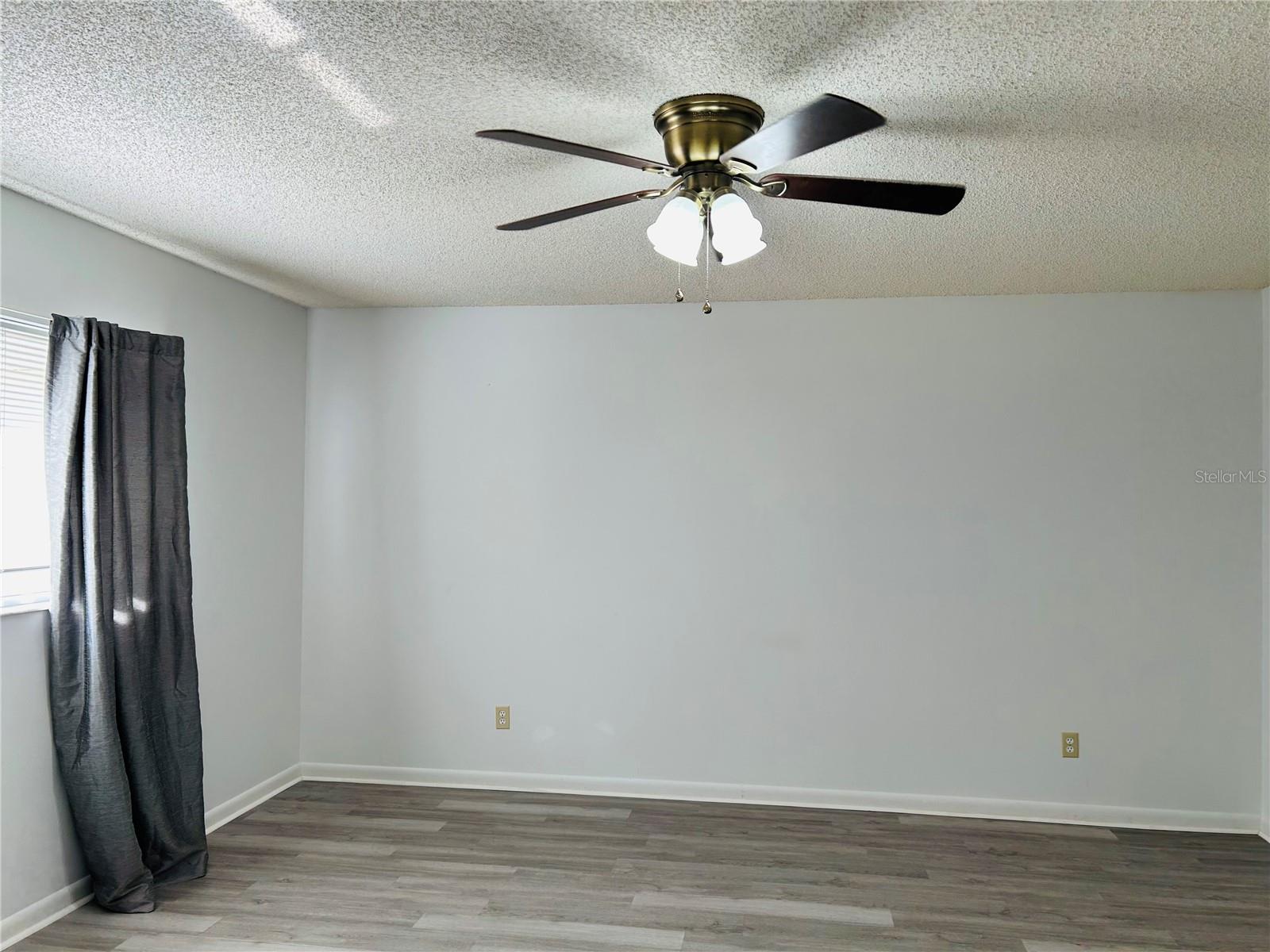 CIRCLE SQUARE WOODS - Residential