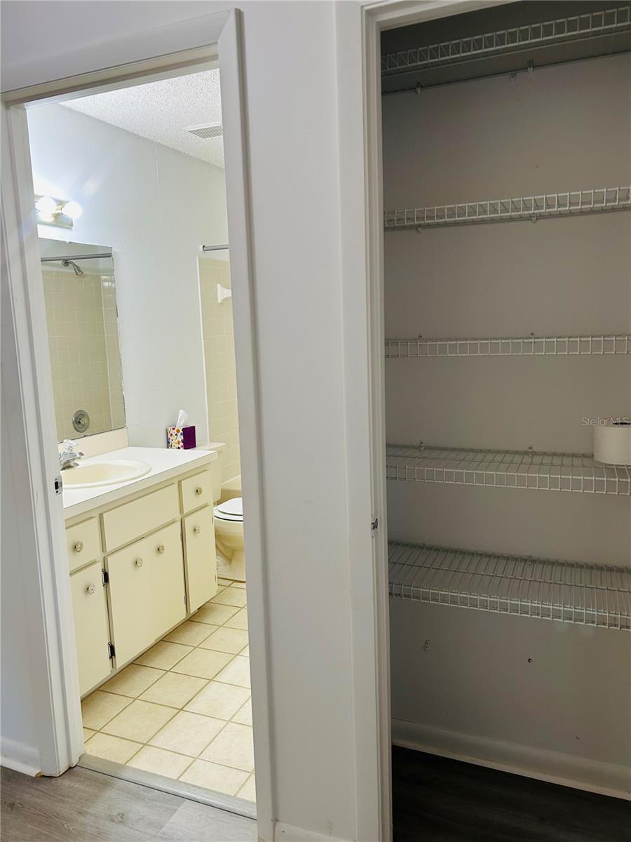 CIRCLE SQUARE WOODS - Residential