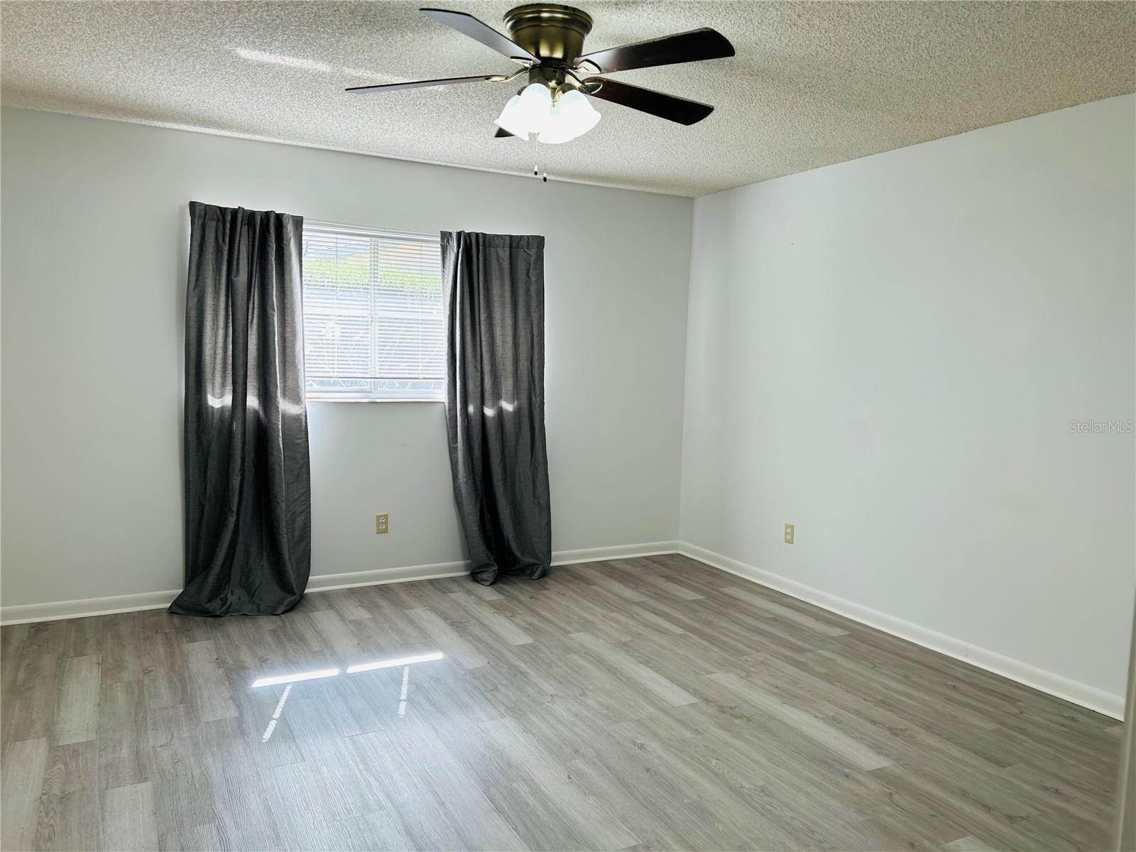 CIRCLE SQUARE WOODS - Residential