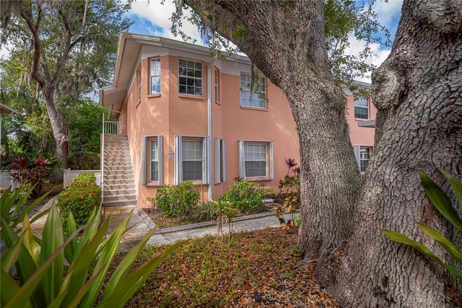 HERITAGE OAK PARK WATERS EDGE - Residential