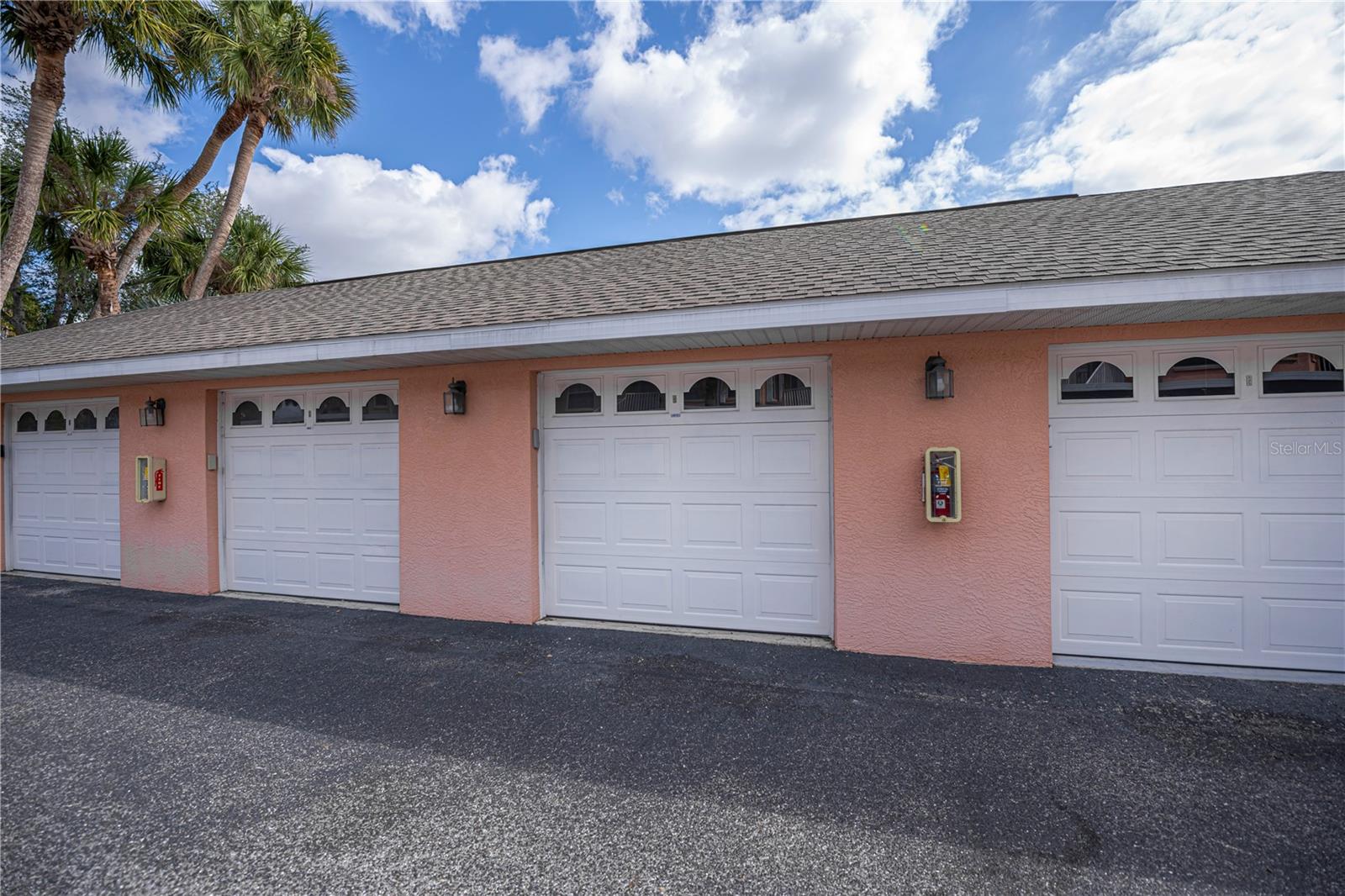 HERITAGE OAK PARK WATERS EDGE - Residential