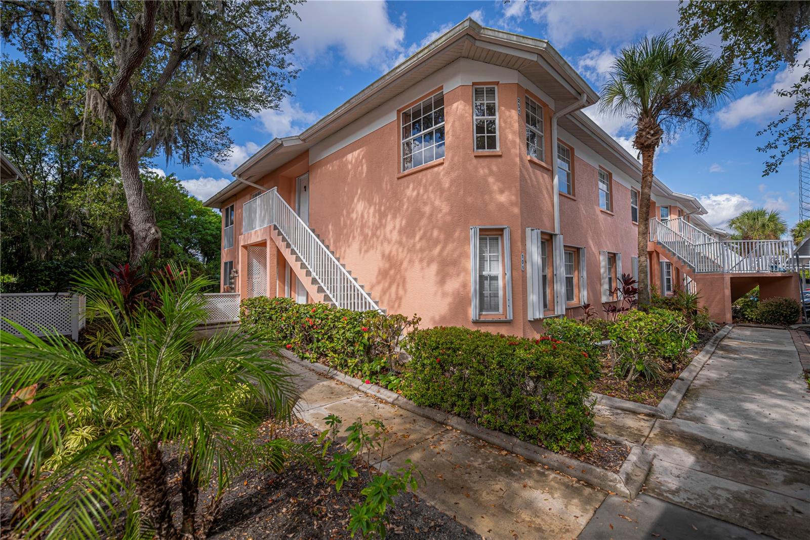 HERITAGE OAK PARK WATERS EDGE - Residential