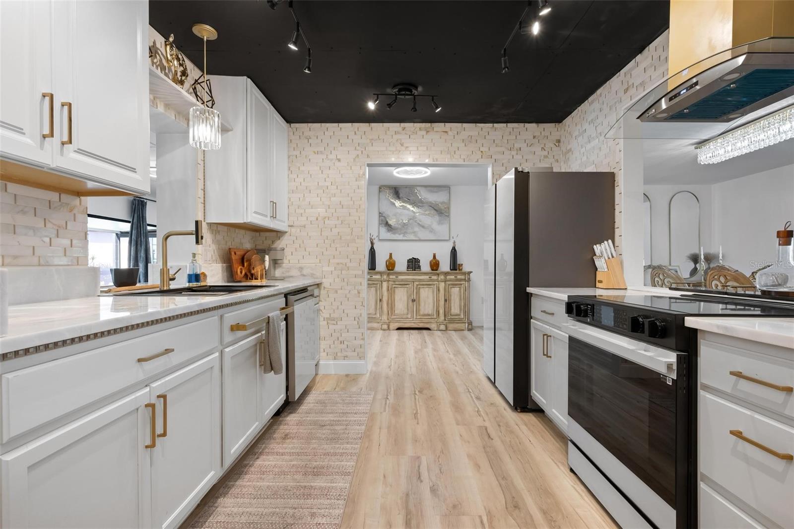 WATERFRONT ESTATES - Residential