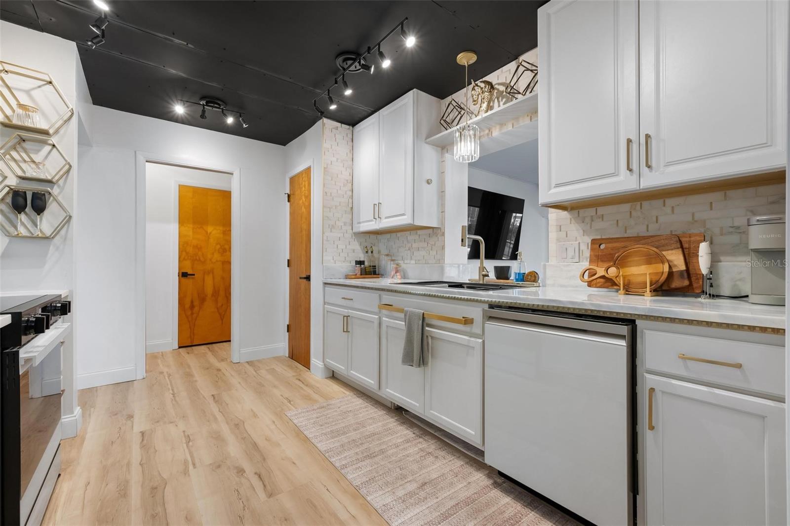 WATERFRONT ESTATES - Residential